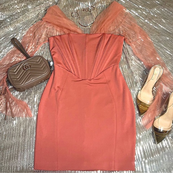 Miss Circle Zofia Pink Off the Shoulder Corset Dress. Size L - Picture 9 of 9